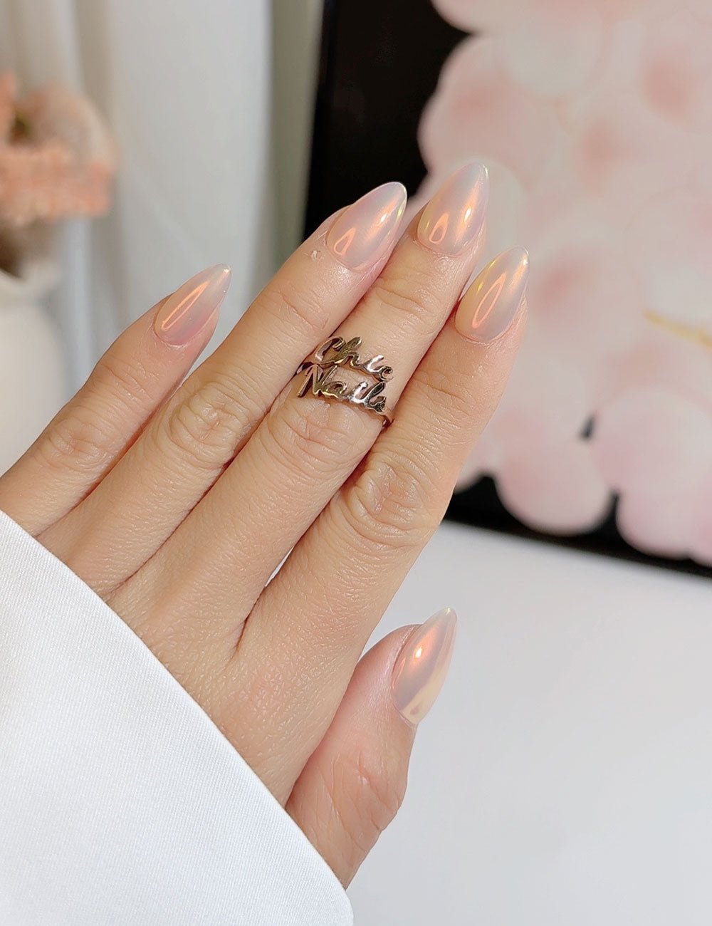 Pearl Glow Short Almond Press-On Nails | CHICNAILS