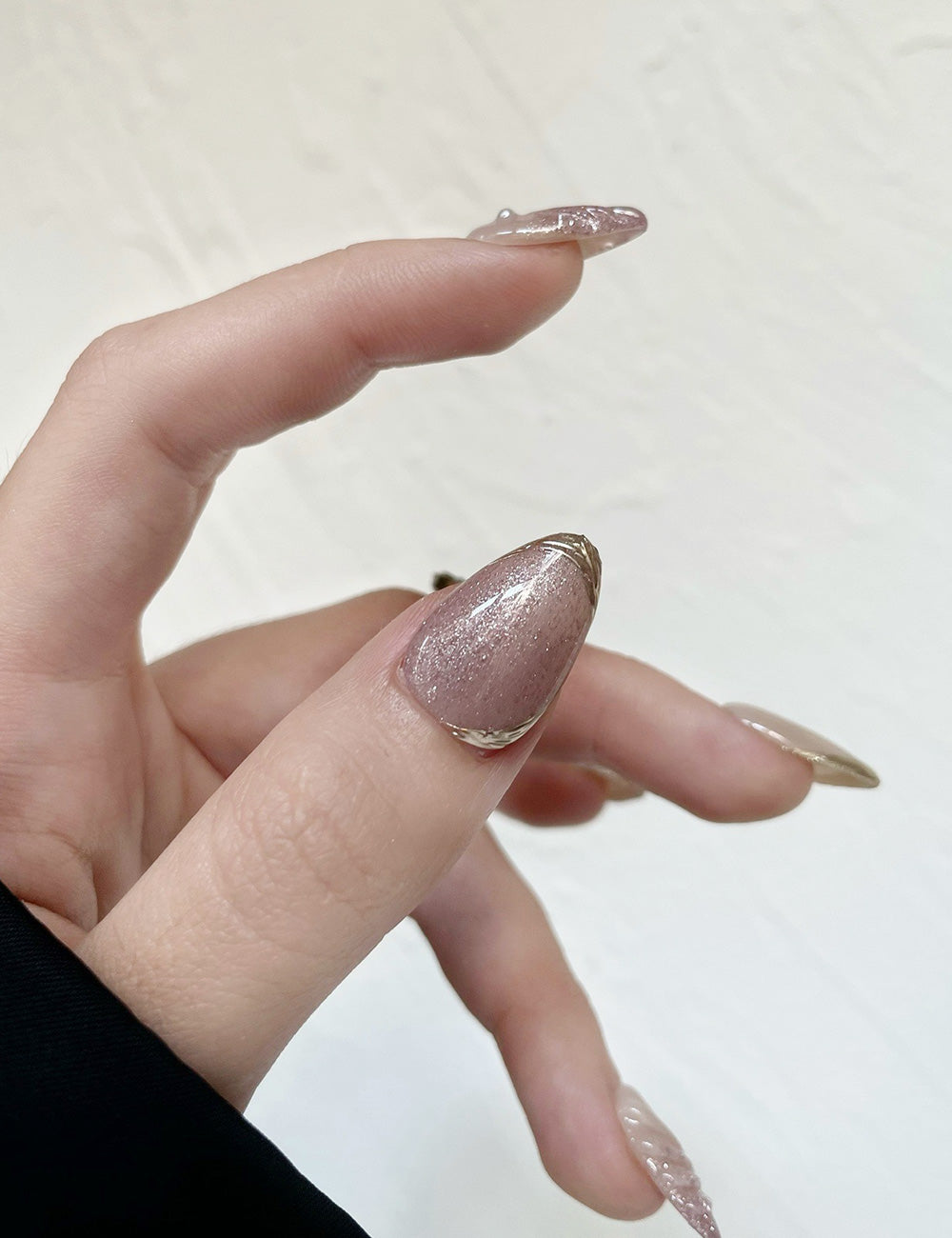 Blush Shell Pearl Press-On Nails – Nude & Gold Elegance