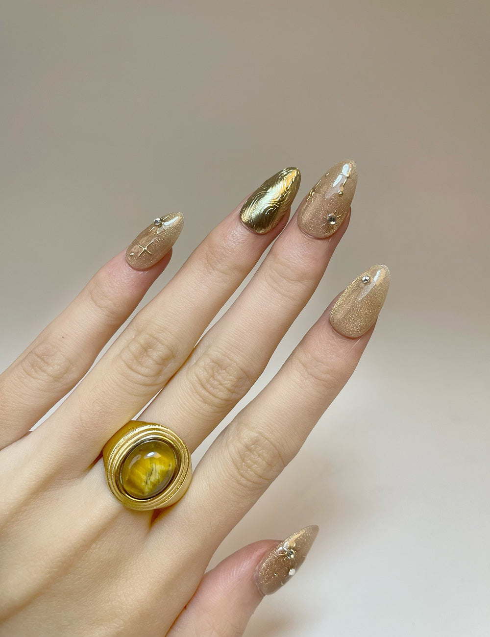 Golden Hour Press-On Nails – Champagne Sparkle & Gold Swirl Accent