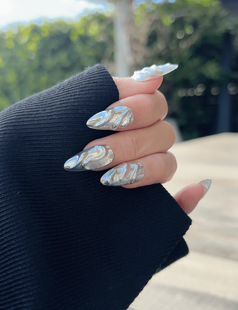 Medium Silver Chrome Press-On Nails – Liquid Metal Swirl Design