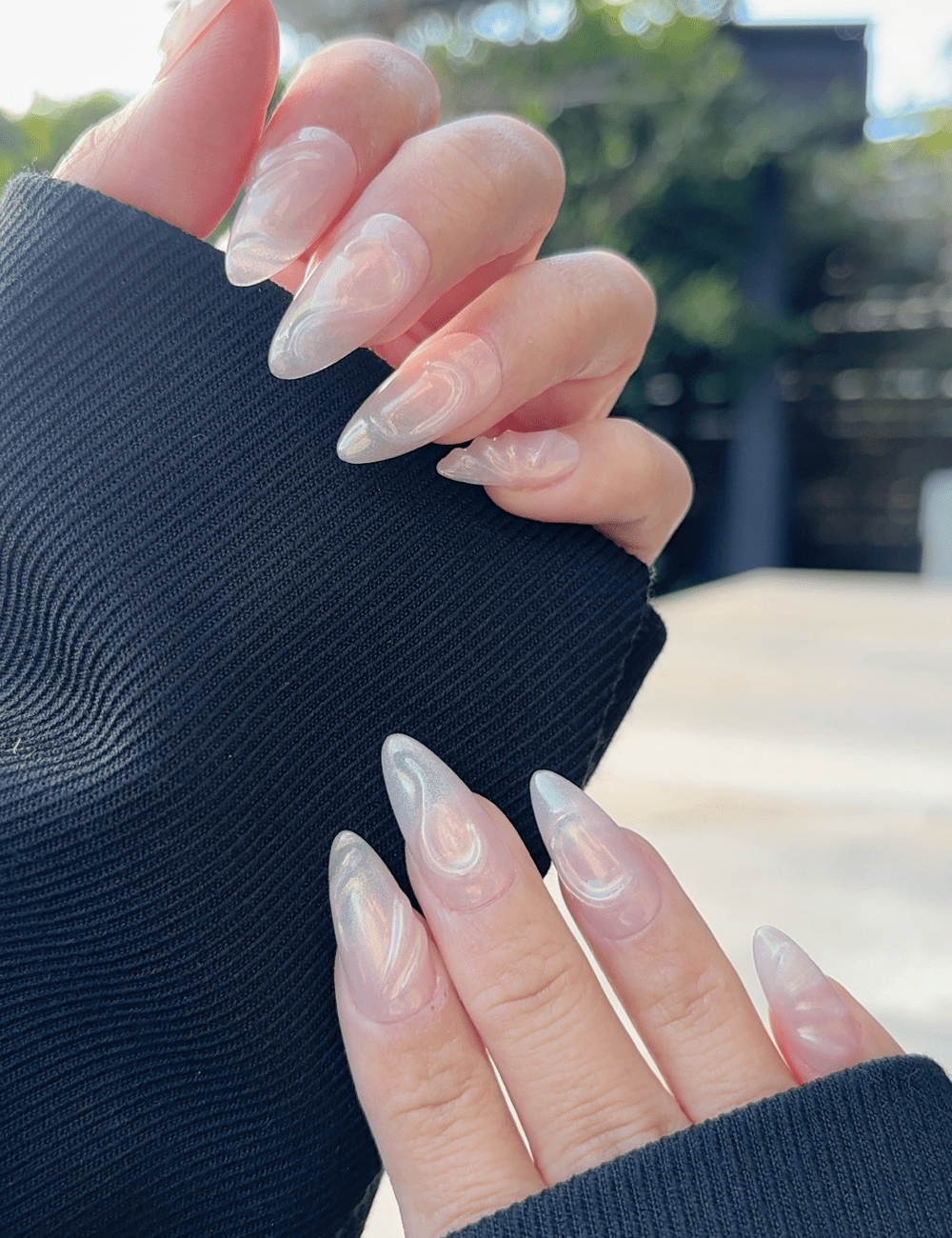 Medium Iridescent Swirl Press-On Nails – Pearl Jelly 3D Design