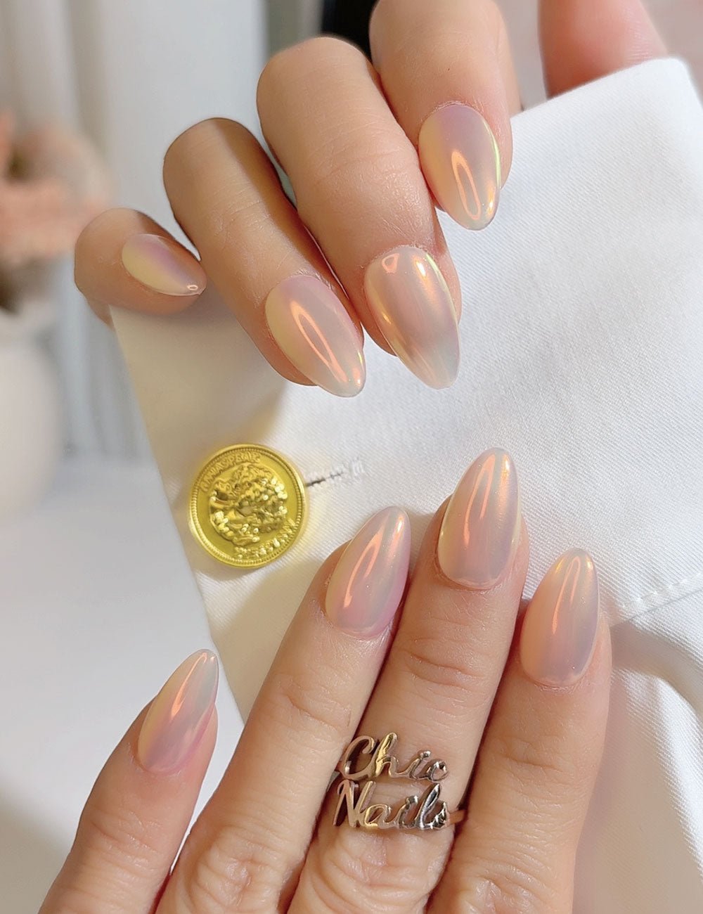 Pearl Glow Short Almond Press-On Nails | CHICNAILS