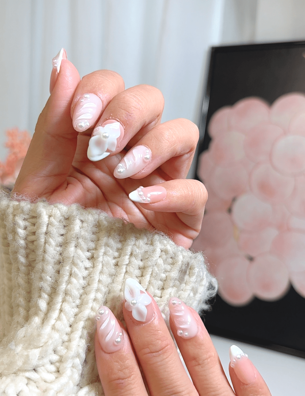 ChicNails – White 3D Chrome Short Almond Nails | Sculptural Press-On Set