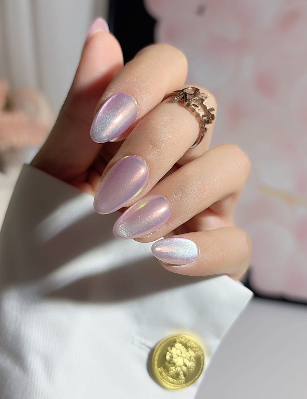 Pearl Glow Iridescent Press-On Nails – Almond Set