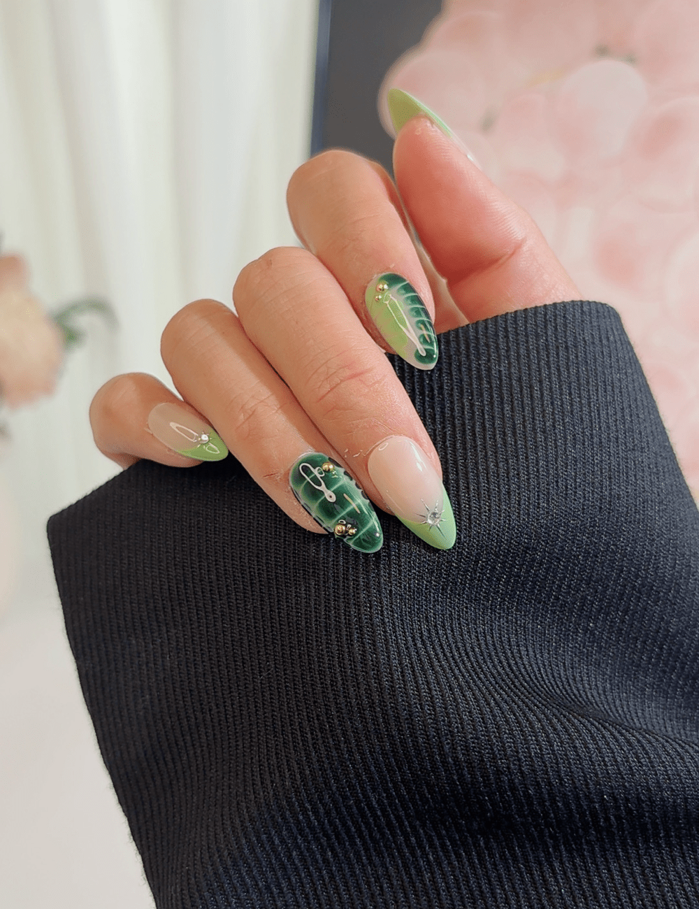 Green Leaf Gradient Press-On Nails | Medium Almond Reusable