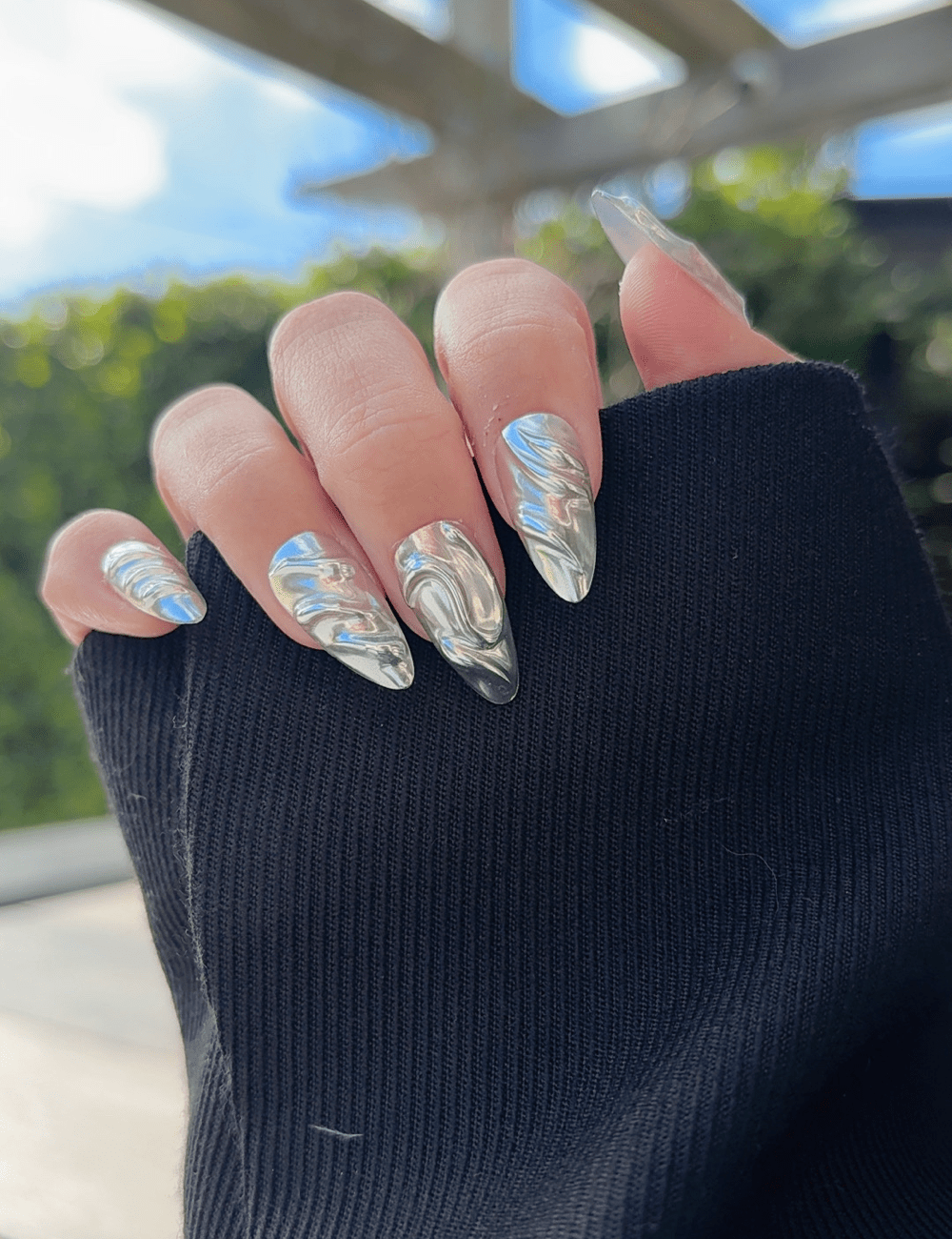 Medium Silver Chrome Press-On Nails – Liquid Metal Swirl Design