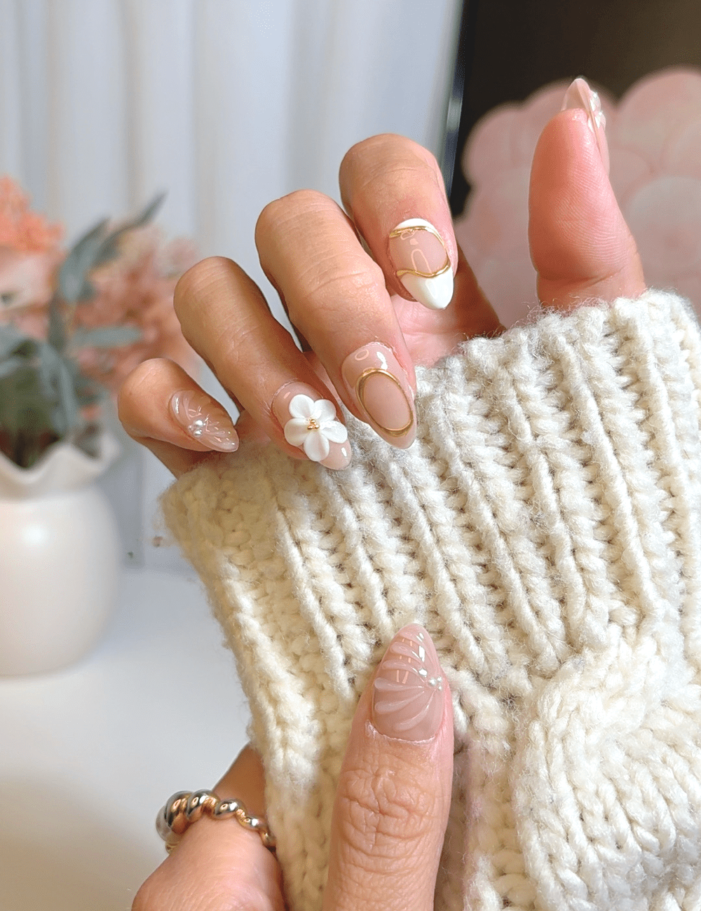 Pearl Bloom & Gold Frame – Short Almond