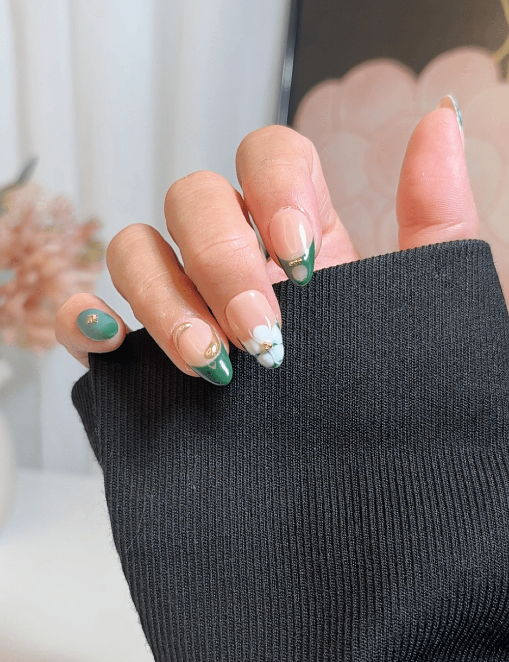 Green Floral Press-On Nails – Glossy Short Design with Gold Accents