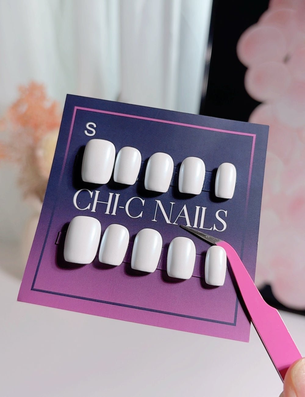 Short Square White Press-On Nails – Glossy Minimalist Everyday Nails