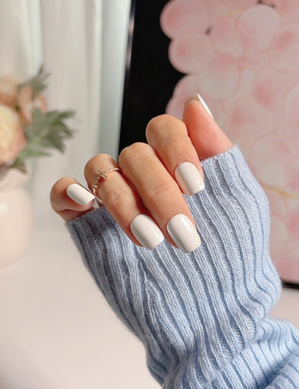 Short Square White Press-On Nails – Glossy Minimalist Everyday Nails