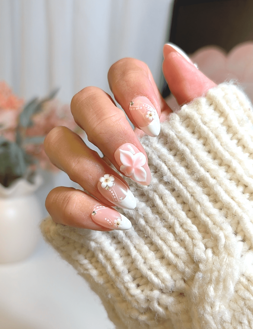 3D Blossom French Tips – Short Almond