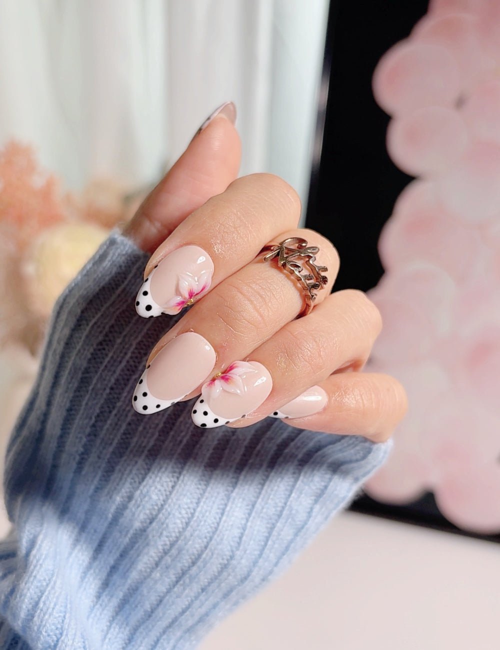 Short Almond French Tip Press-On Nails – Nude Pink Floral Minimalist Nails