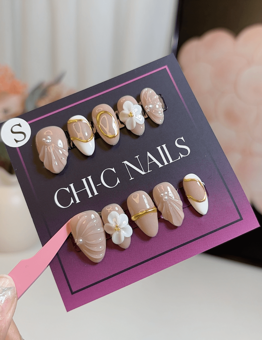 Pearl Bloom & Gold Frame – Short Almond