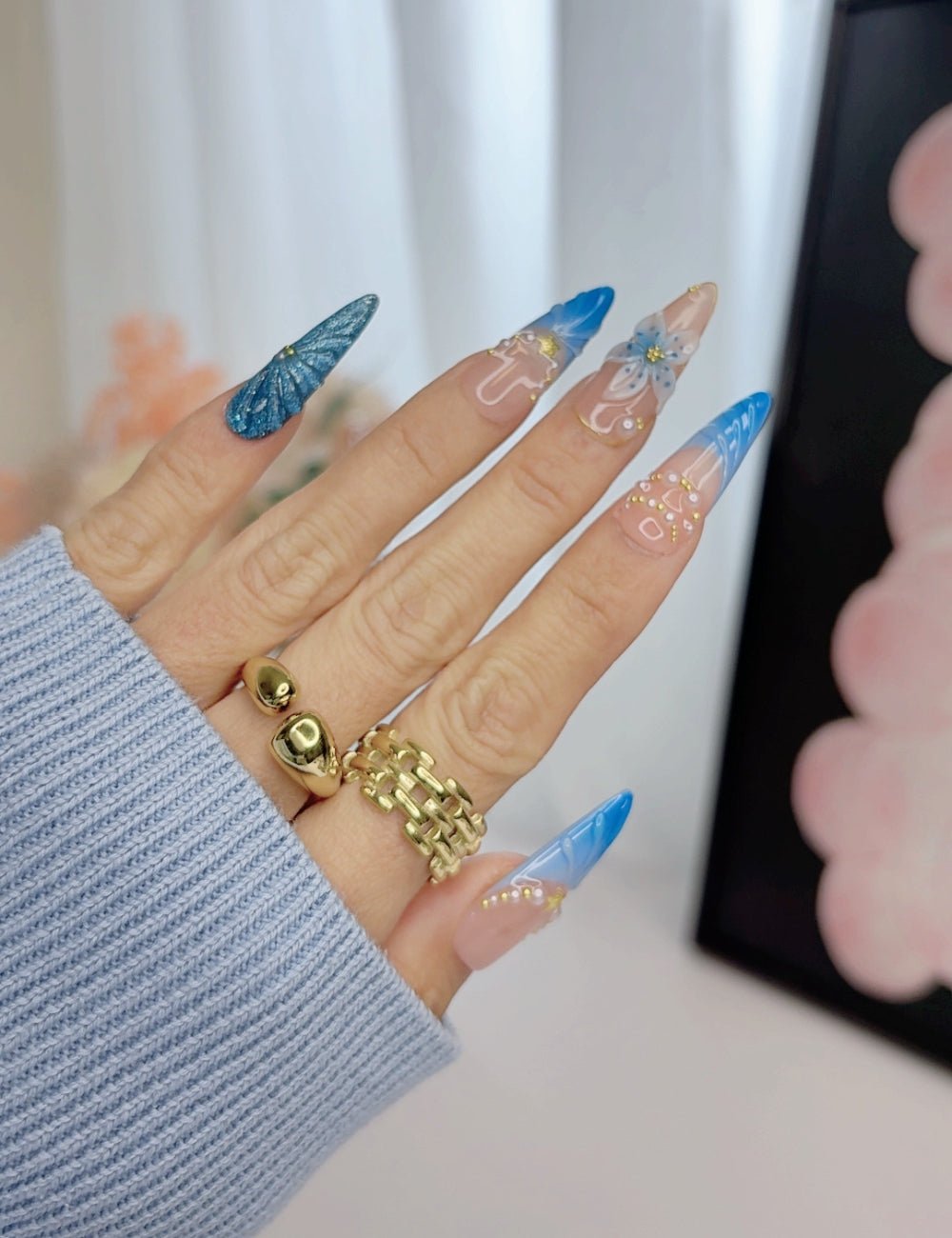 Handmade Blue Floral Long Stiletto Press-On Nails