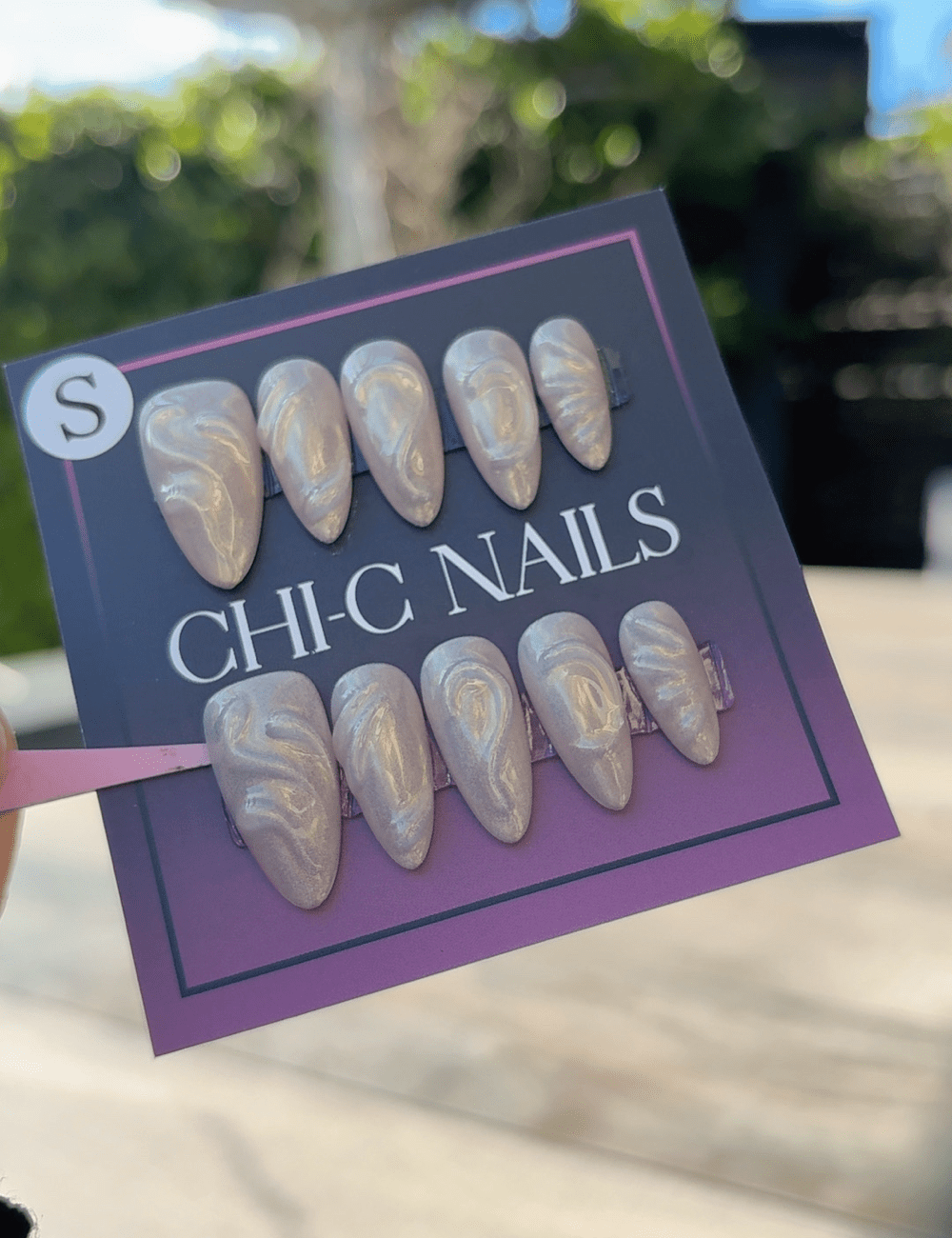 Medium Iridescent Swirl Press-On Nails – Pearl Jelly 3D Design