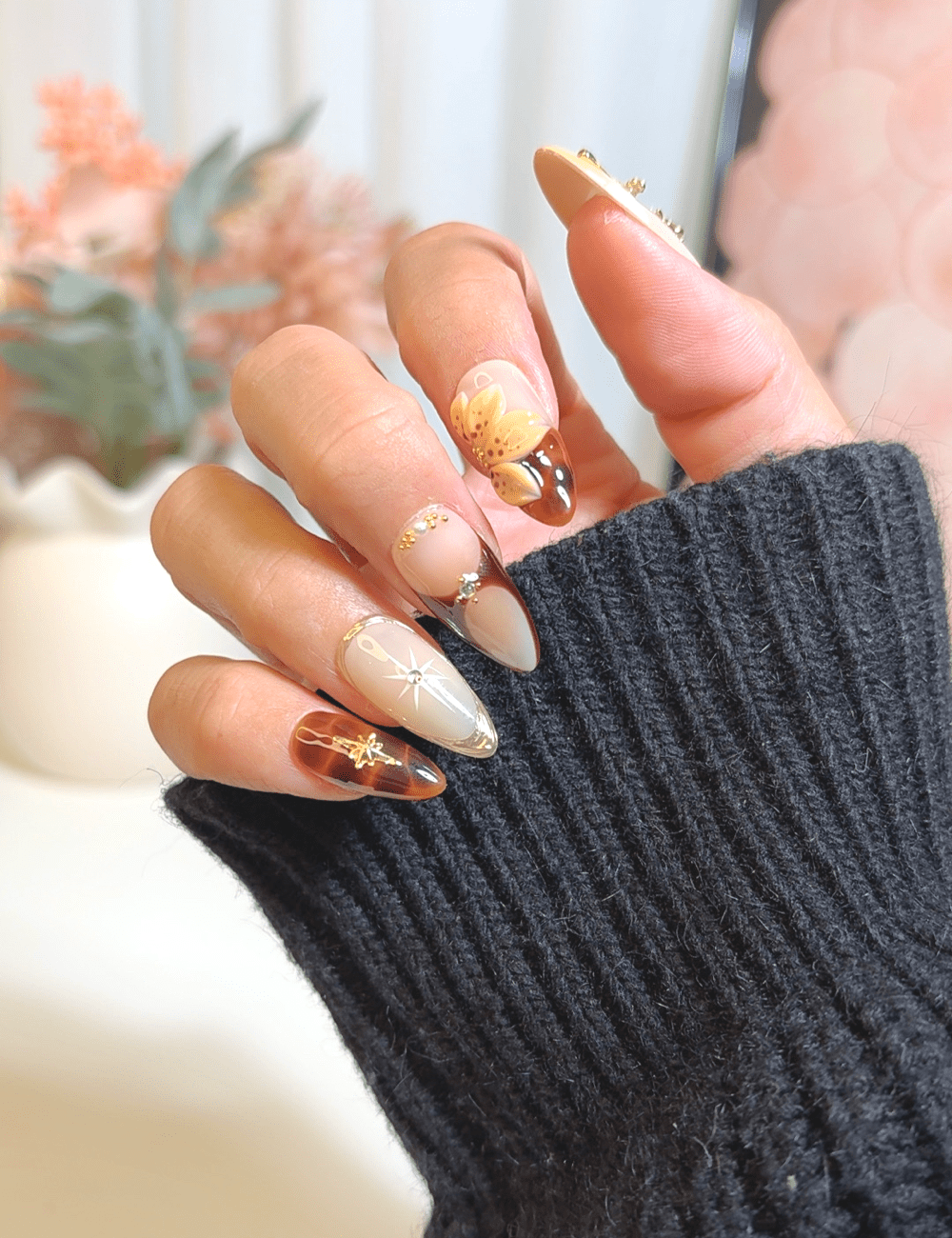 Tortoiseshell Bloom & Gold Detail – Medium Almond