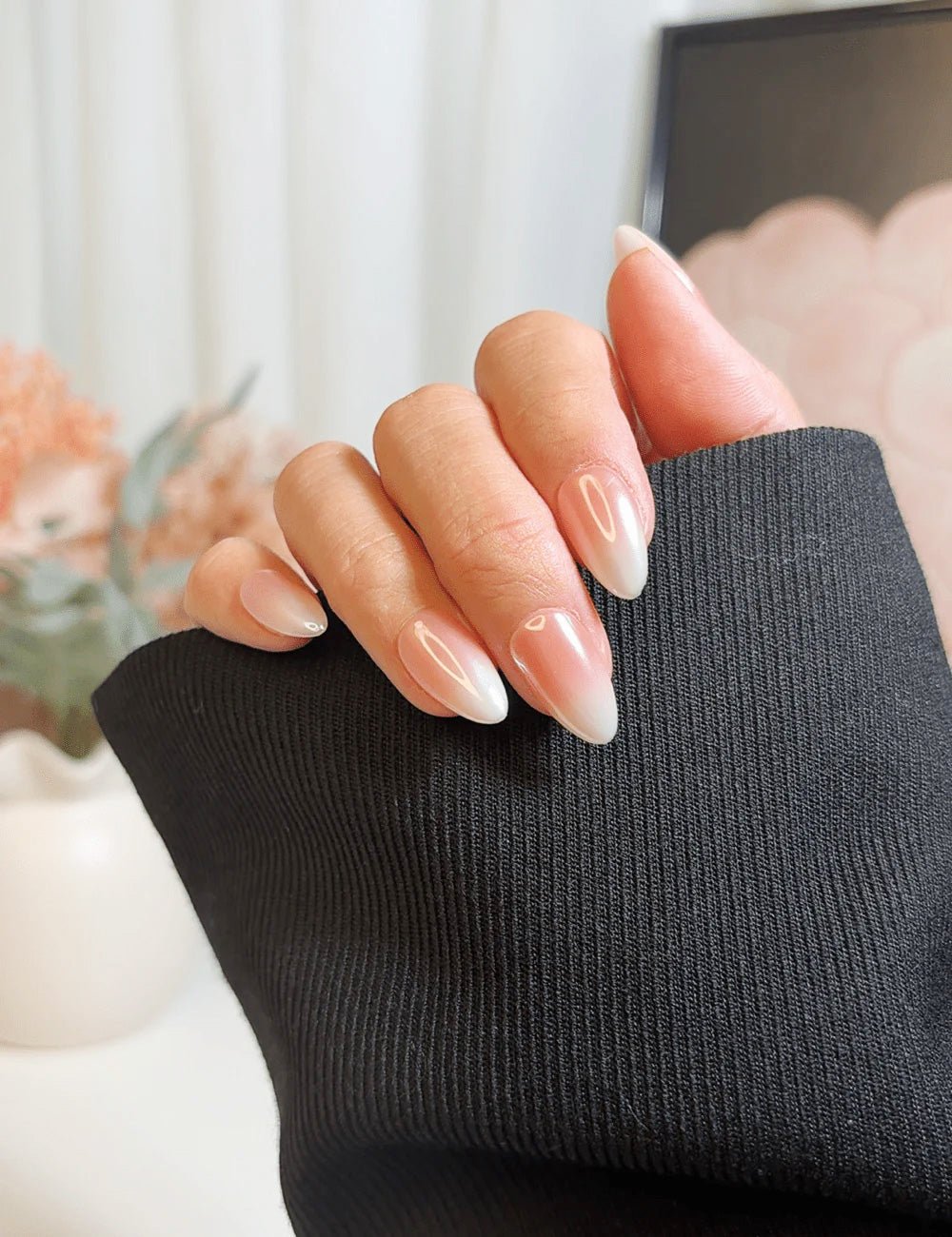Short Nude Ombre Press-On Nails – Elegant Almond Design for Daily Wear