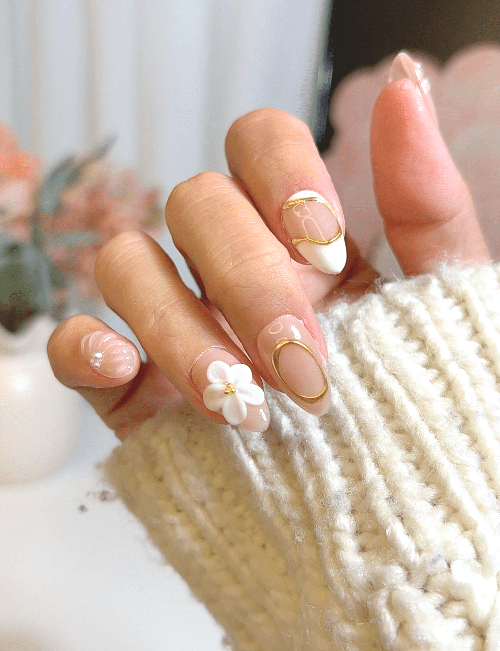 Pearl Bloom & Gold Frame – Short Almond