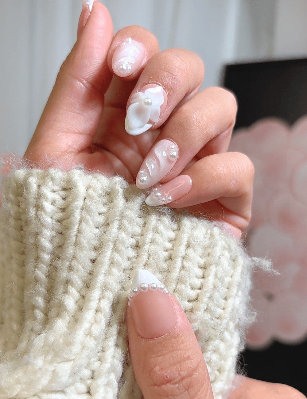 ChicNails – White 3D Chrome Short Almond Nails | Sculptural Press-On Set