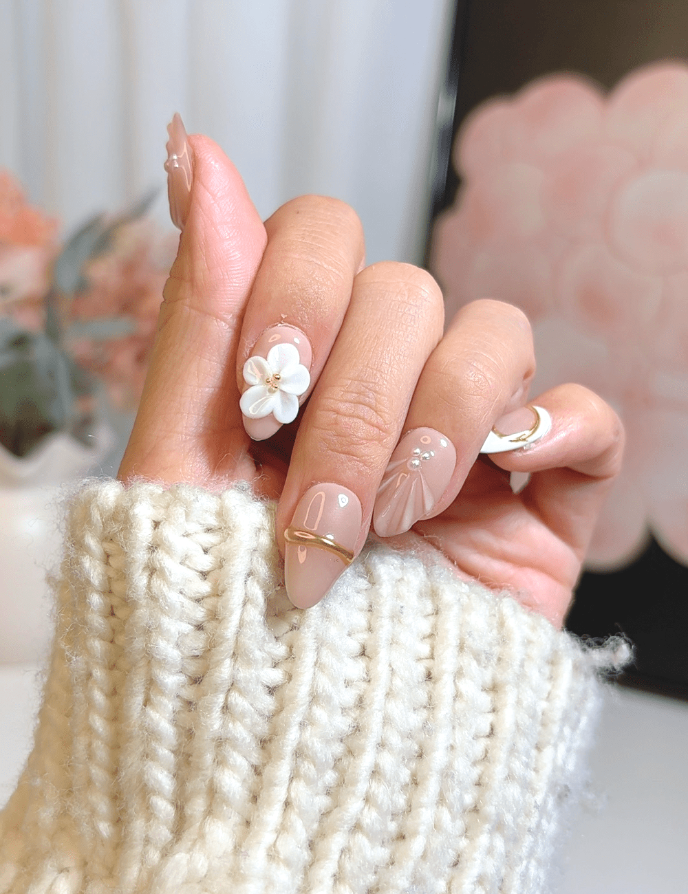 Pearl Bloom & Gold Frame – Short Almond