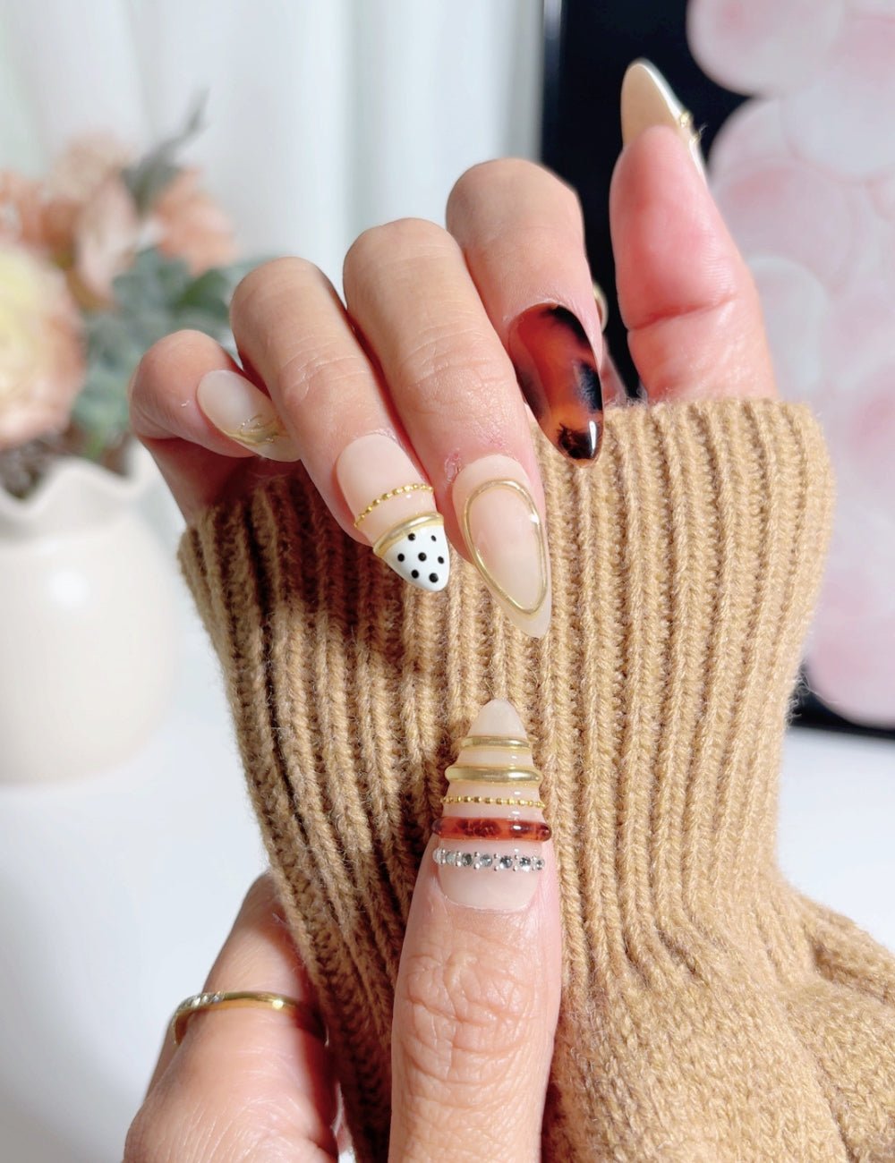 Gold French Tortoiseshell Almond Press-On Nails Set