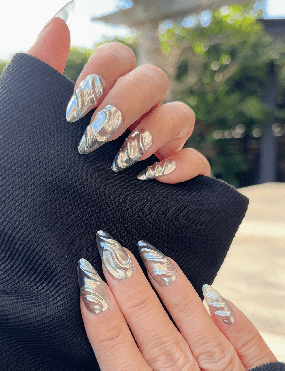 Medium Silver Chrome Press-On Nails – Liquid Metal Swirl Design