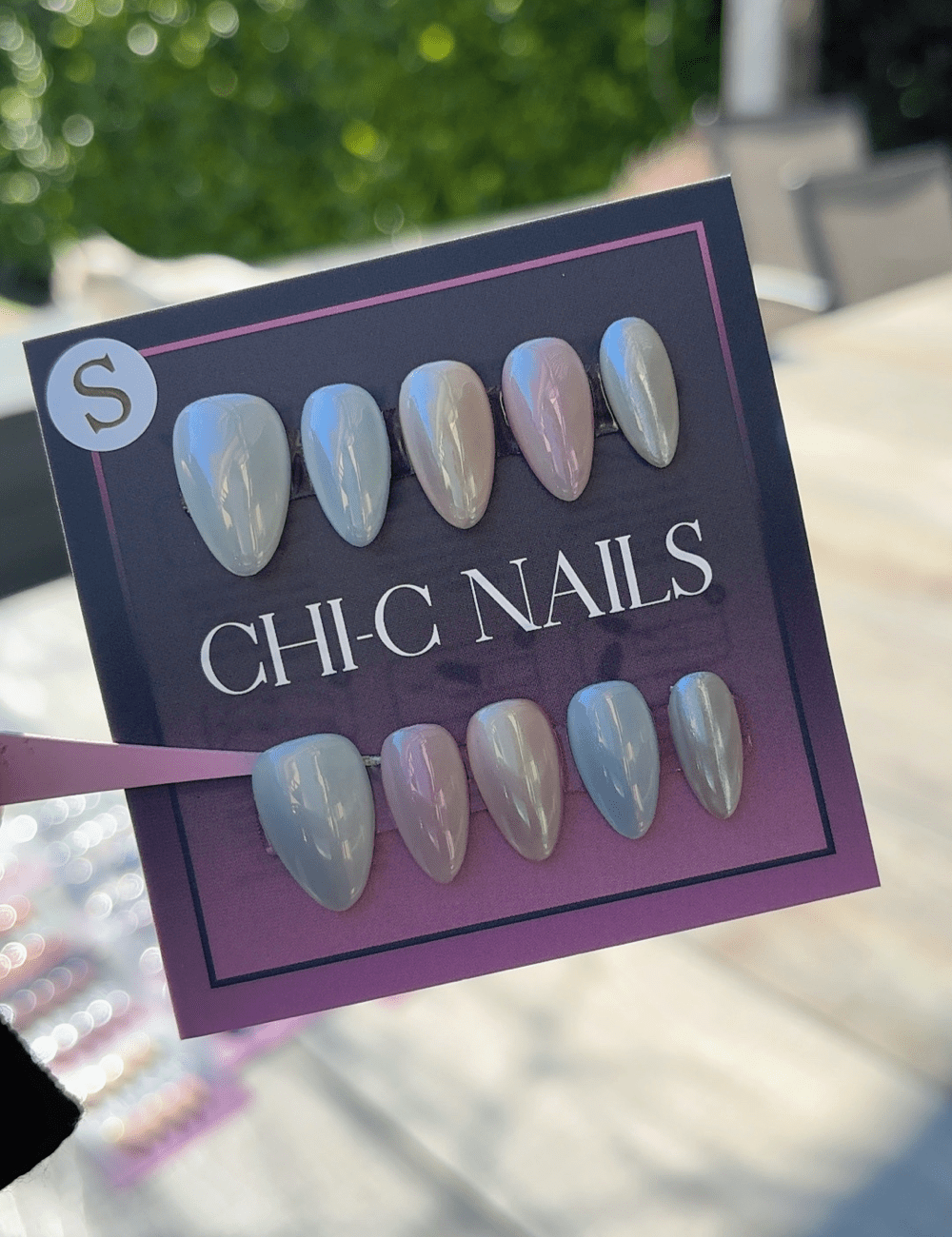 Short Iridescent Chrome Press-On Nails – Pink & Blue Aurora Glow