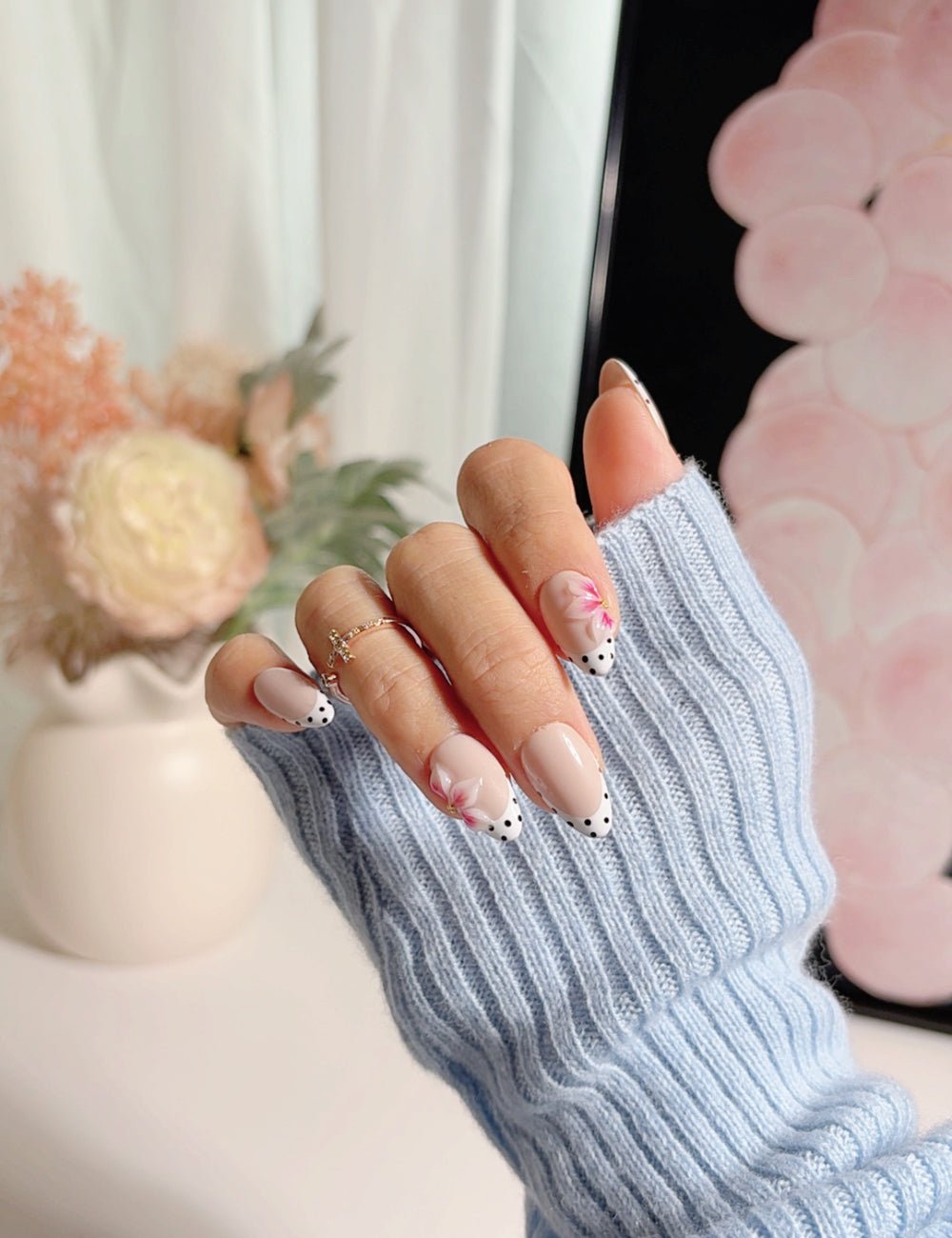 Short Almond French Tip Press-On Nails – Nude Pink Floral Minimalist Nails