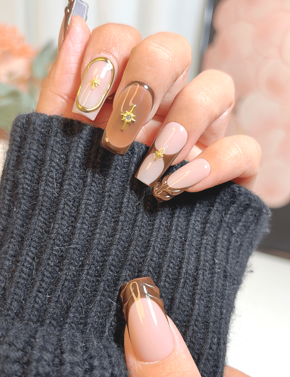 Chocolate Glaze & Gold Star Nails – Medium Square