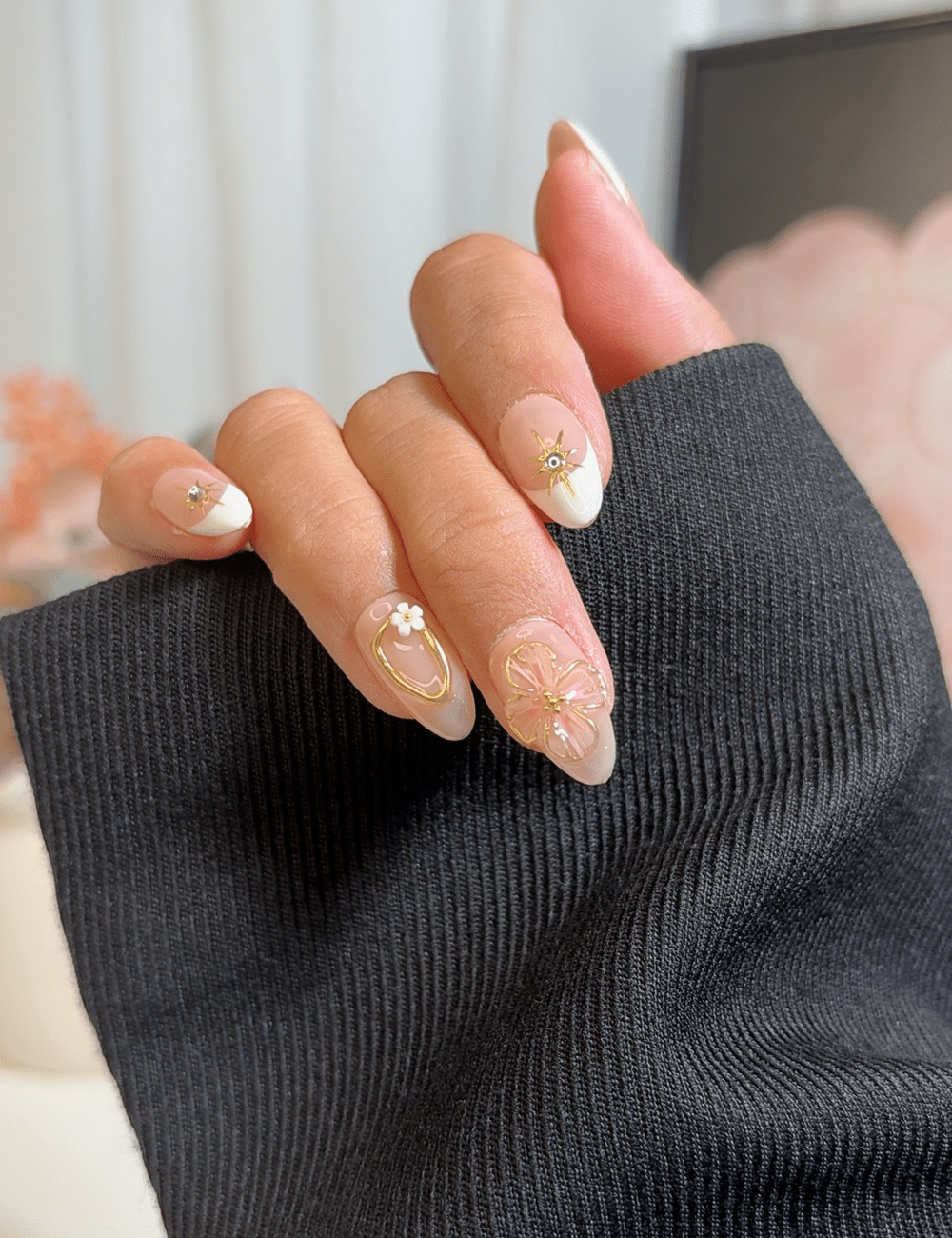 Daisy Bloom – Short Almond