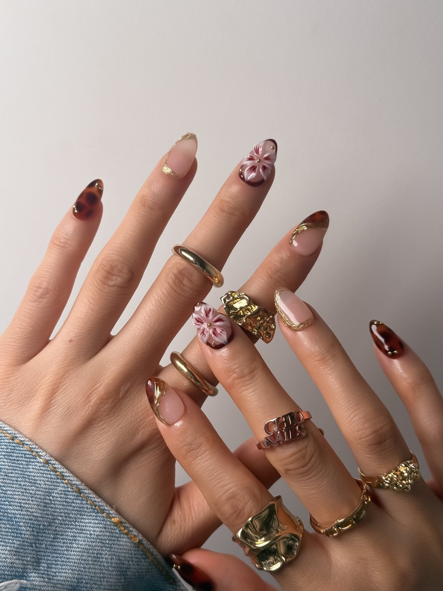 Handmade Tortoiseshell Floral Press-On Nails – Short Almond