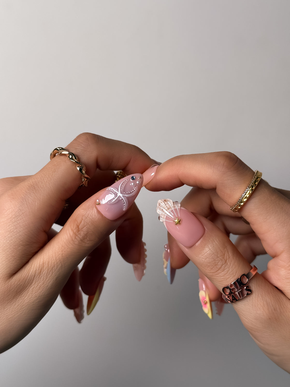 Sunset Shell Medium Almond Press On Nails