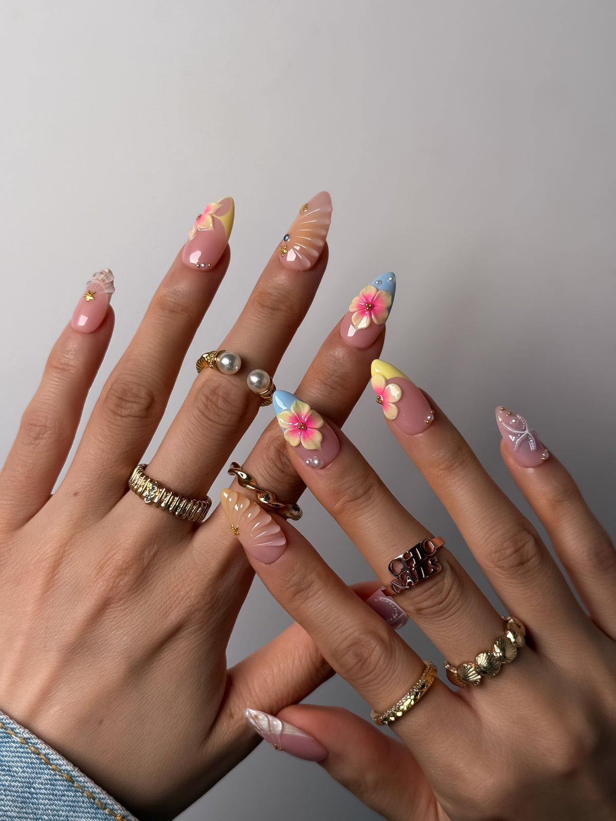 Sunset Shell Medium Almond Press On Nails