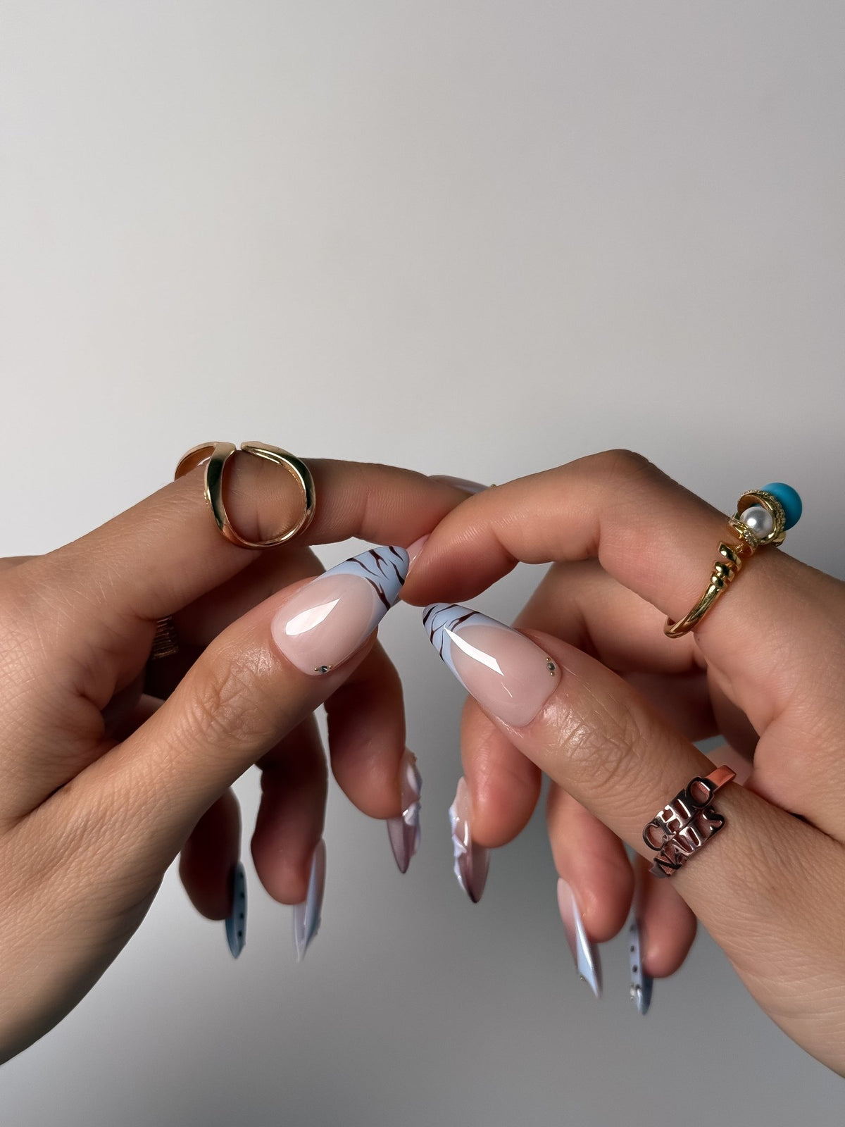 Blue Hydrangea Press On Nails  Medium Almond