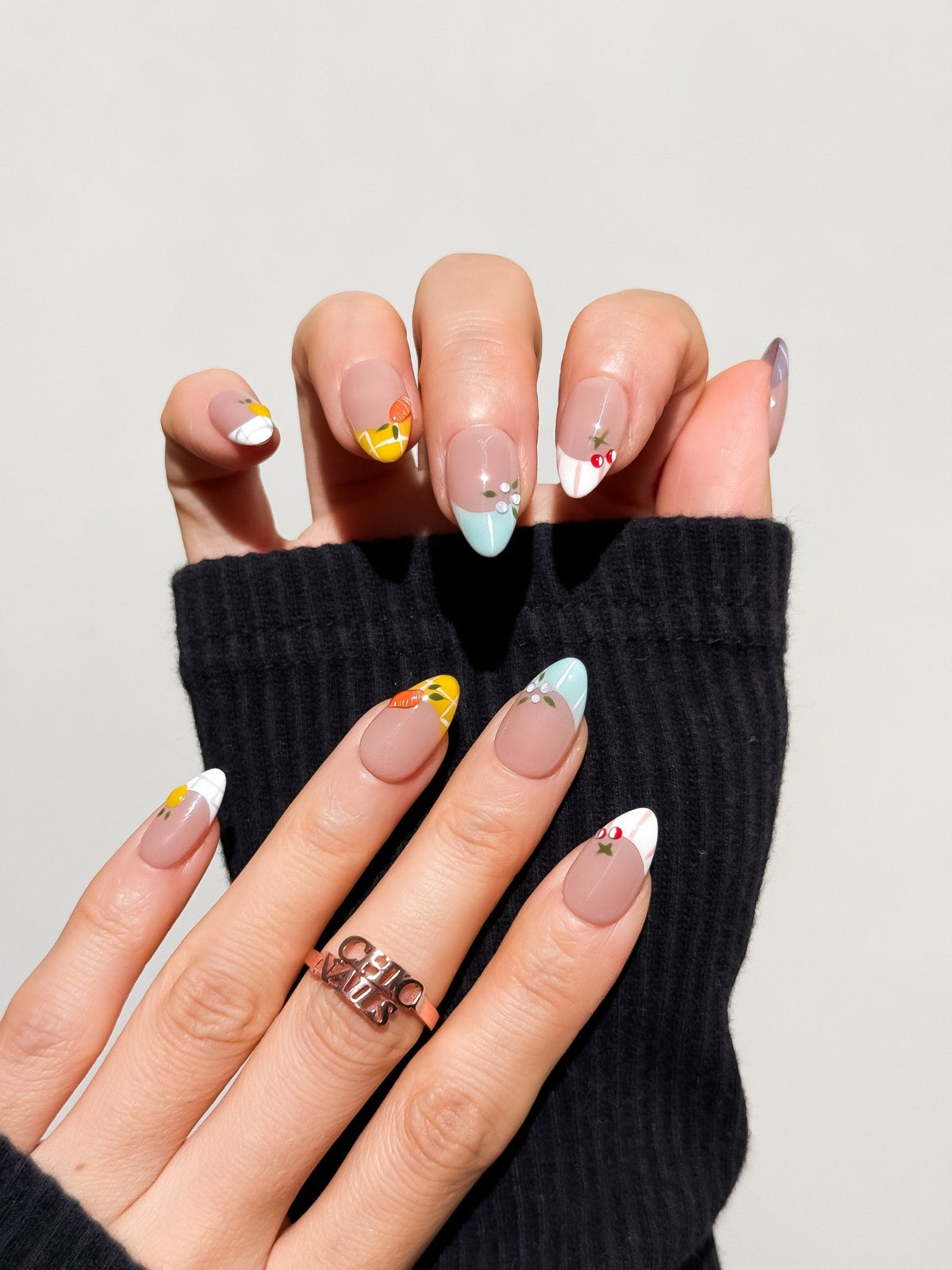 Orchard Picnic Short Oval Press On Nails