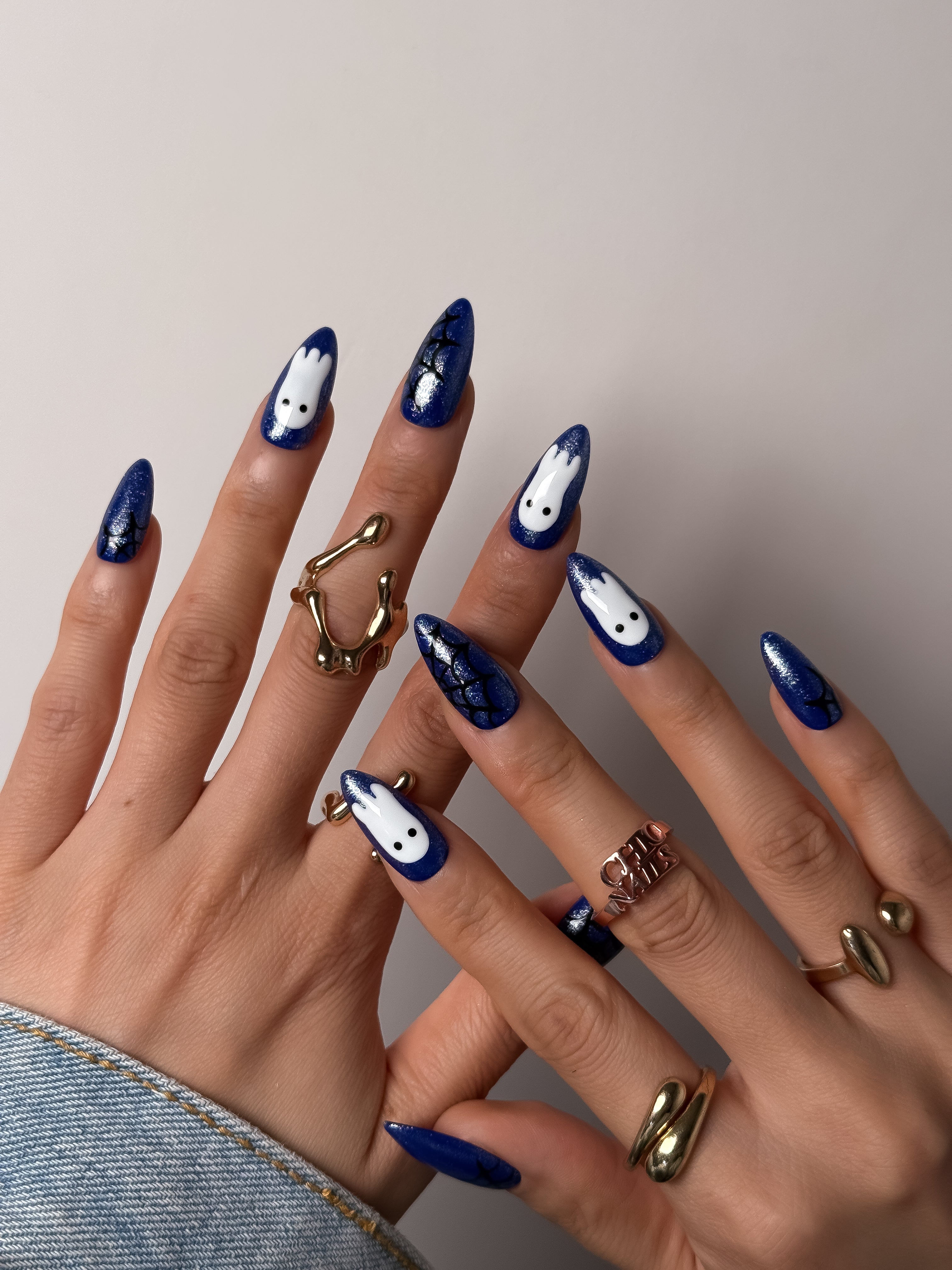 Blue Ghost Press On Nails Medium Almond